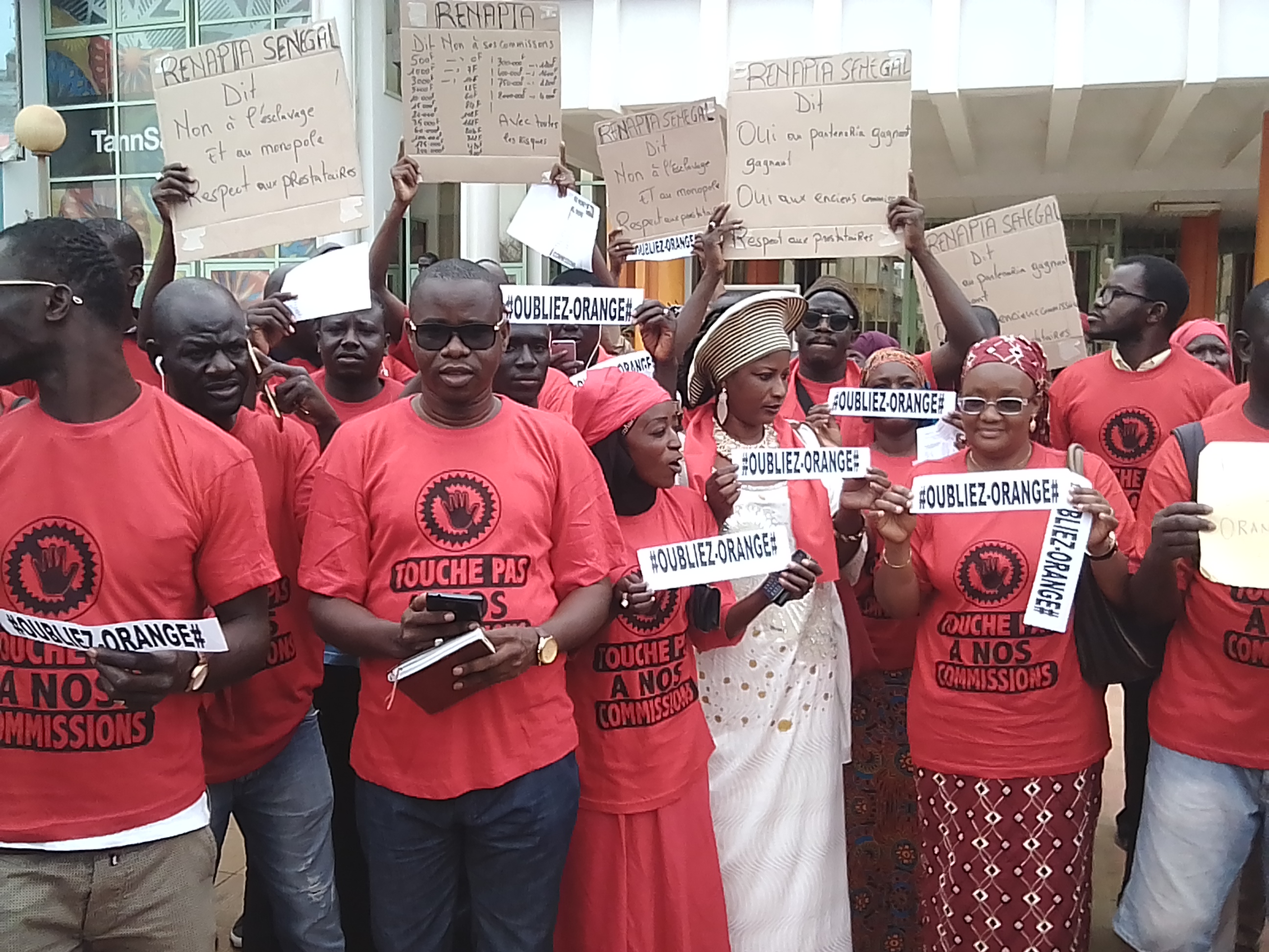 Sit-in : Le réseau national  des prestataires d'argent menace de boycotter le service financier mobile Orange