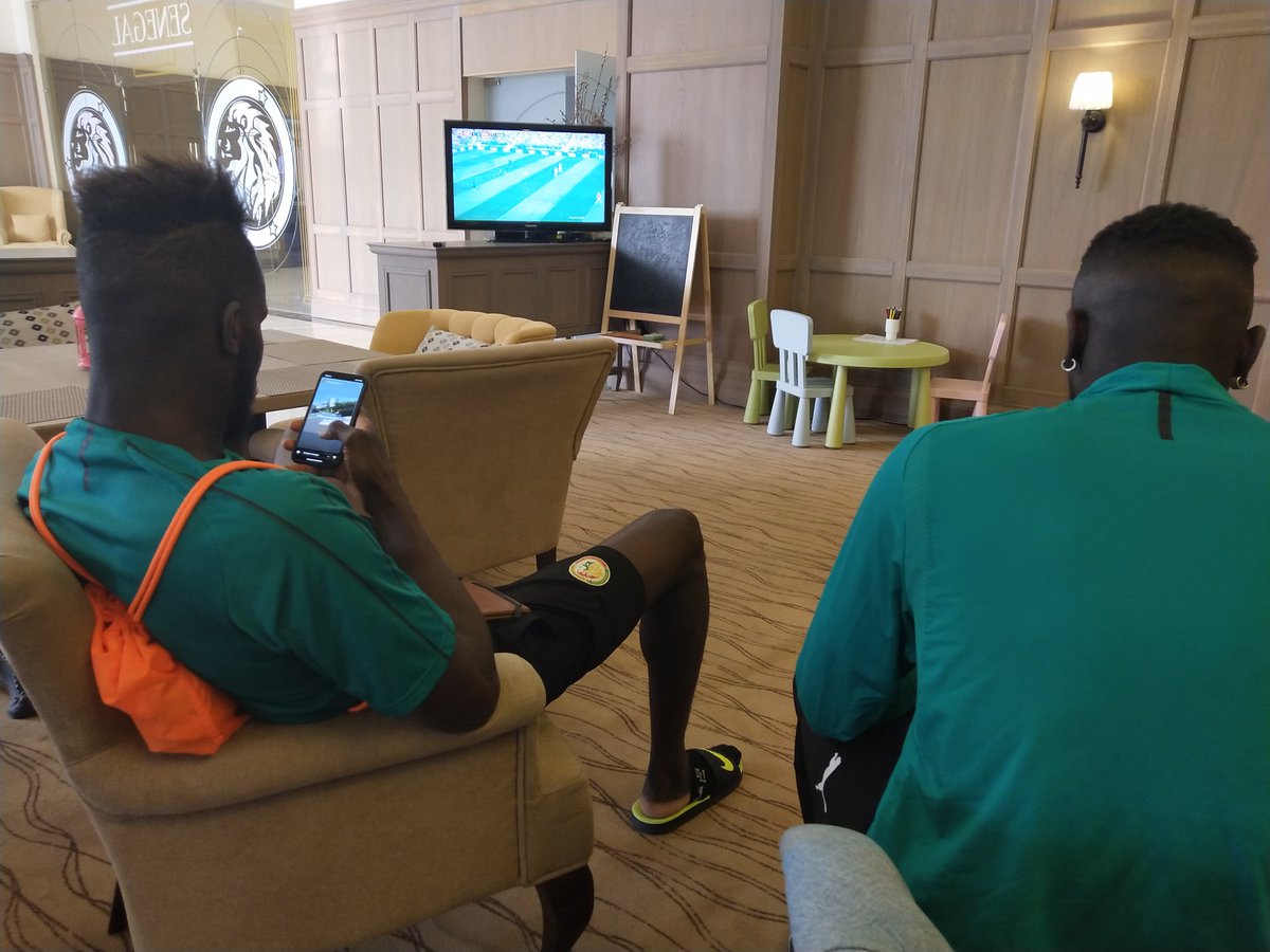 RUSSIE 2018 : Les joueurs sénégalais en train de regarder le premier match de la compétition
