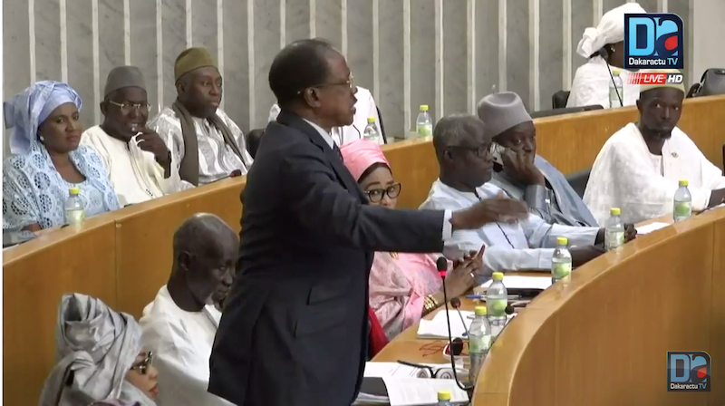 Pour faire ajourner la séance plénière, Me Madické Niang introduit une motion préjudicielle