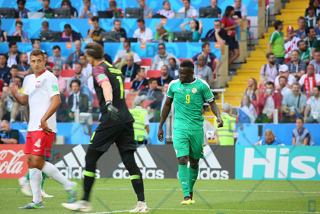 Mame Biram Diouf joue avec un strapping de l’épaule