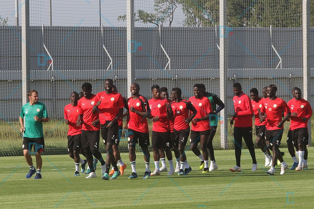 Notre histoire avec les matchs de groupe du mondial est elle entrain de se reproduire? Puissent les dieux du ballon rond agréer cette situation.