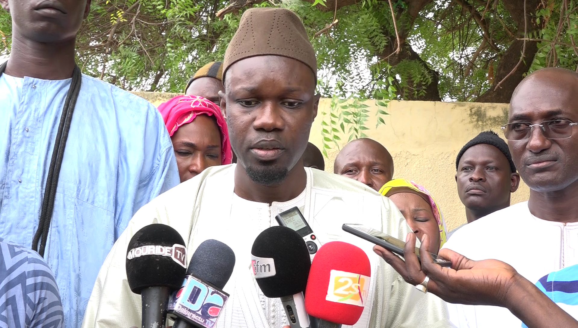 SONKO À TOUBA -  Le leader de Pastef prêche pour une institutionnalisation des rapports État-Chefs religieux, plutôt que de laisser un Président déambuler avec des mallettes d'argent...