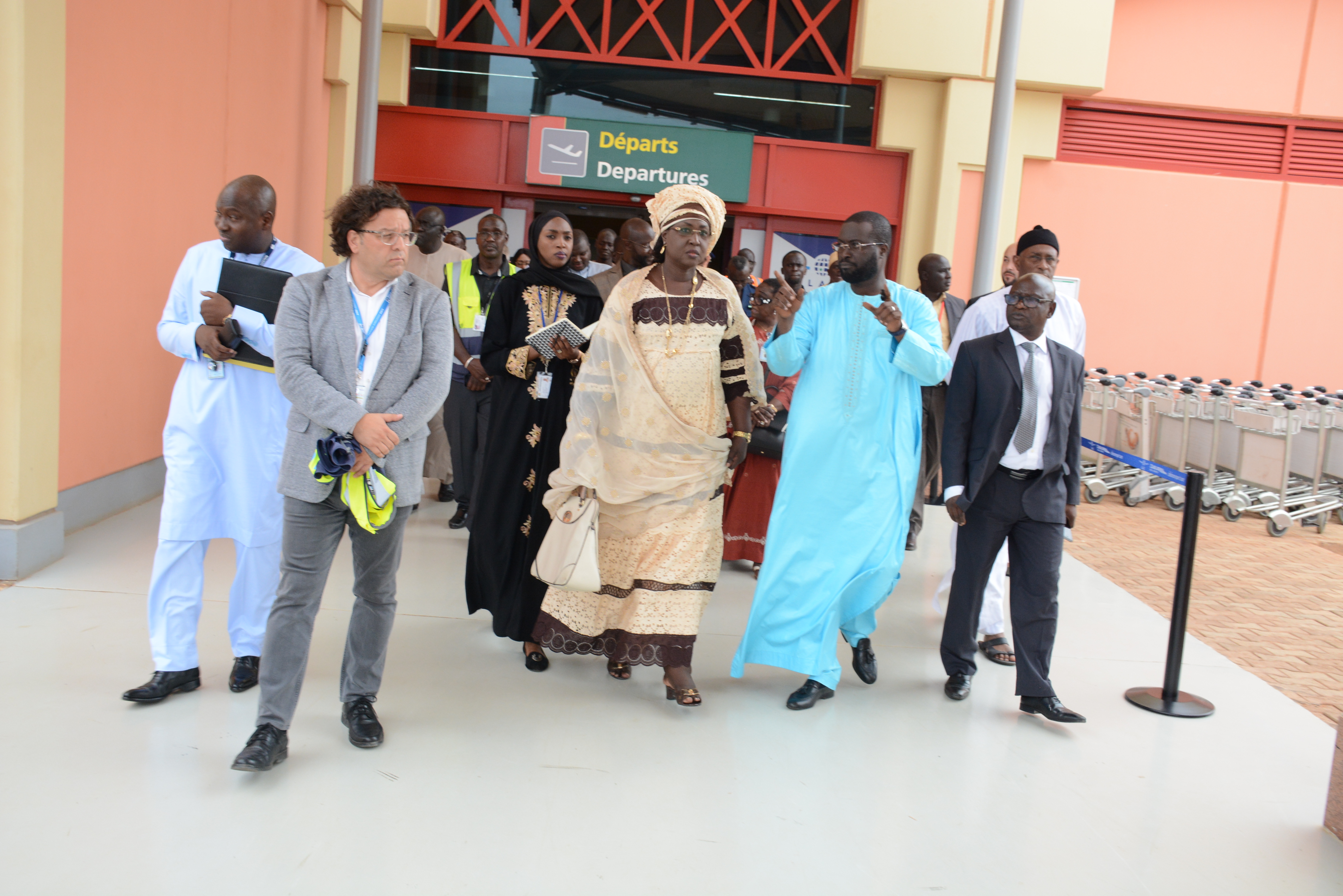 Pèlerinage à La Mecque : Maïmouna Ndoye Seck valide le dispositif à l’AIBD