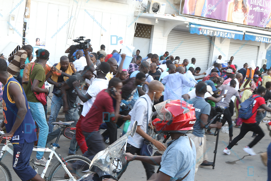Les images du sit-in de l’opposition en centre ville