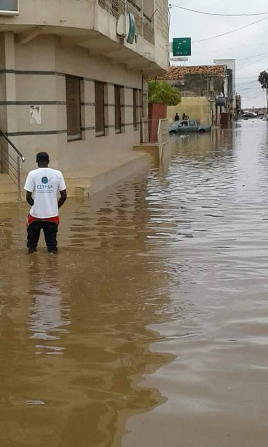 Fortes pluies d’hier/Rufisque totalement sous les eaux : Des citoyens tirent la sonnette d’alarme. (Images)