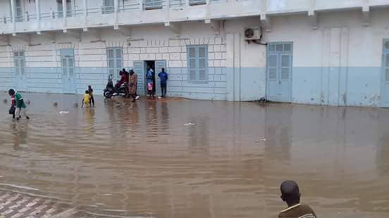 Fortes pluies d’hier/Rufisque totalement sous les eaux : Des citoyens tirent la sonnette d’alarme. (Images)