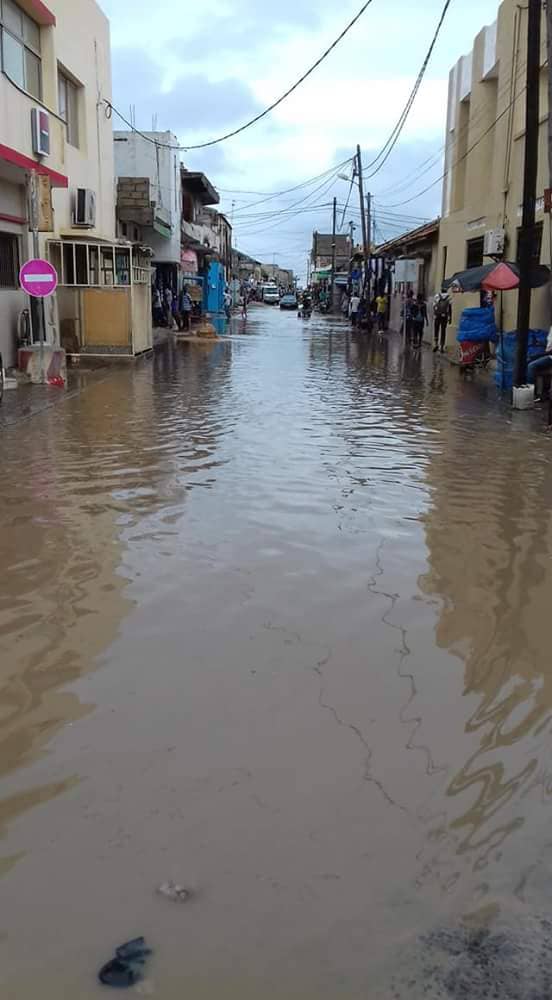 Fortes pluies d’hier/Rufisque totalement sous les eaux : Des citoyens tirent la sonnette d’alarme. (Images)