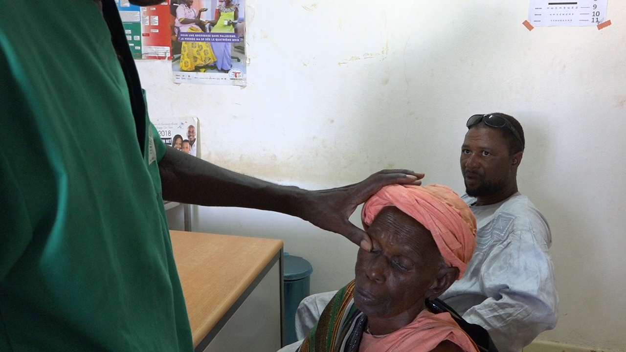 Consultations médicales gratuites en ophtalmologie : Le   Collectif en Mouvement pour l’Equité des Valeurs et l’Action au chevet des populations de Mboundome Barrage