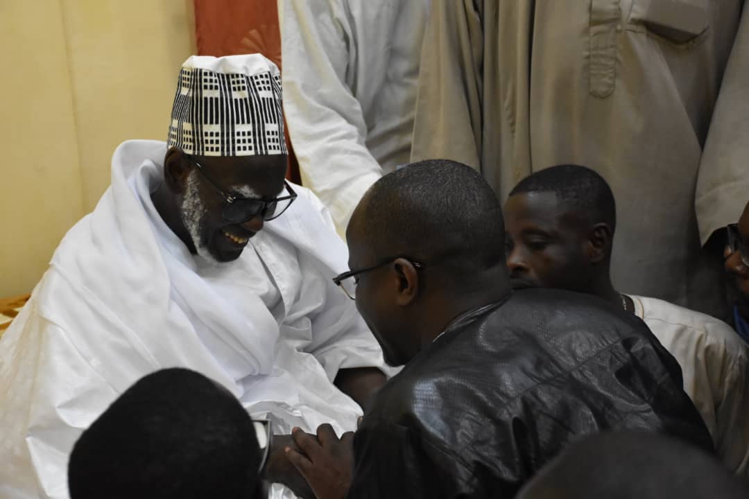 Yakham Mbaye à la tête d’une forte délégation reçu par le Khalife général des Mourides et son Porte-parole : "Priez pour préserver Le Soleil des tourmentes, et pour le triomphe de Macky Sall"