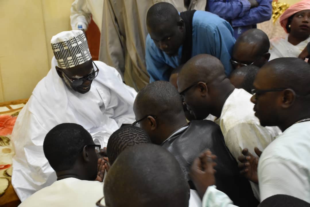 Yakham Mbaye à la tête d’une forte délégation reçu par le Khalife général des Mourides et son Porte-parole : "Priez pour préserver Le Soleil des tourmentes, et pour le triomphe de Macky Sall"