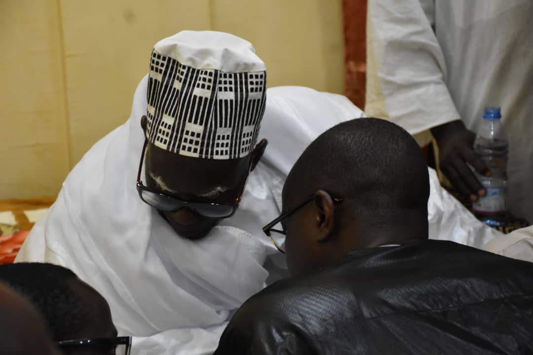 Yakham Mbaye à la tête d’une forte délégation reçu par le Khalife général des Mourides et son Porte-parole : "Priez pour préserver Le Soleil des tourmentes, et pour le triomphe de Macky Sall"
