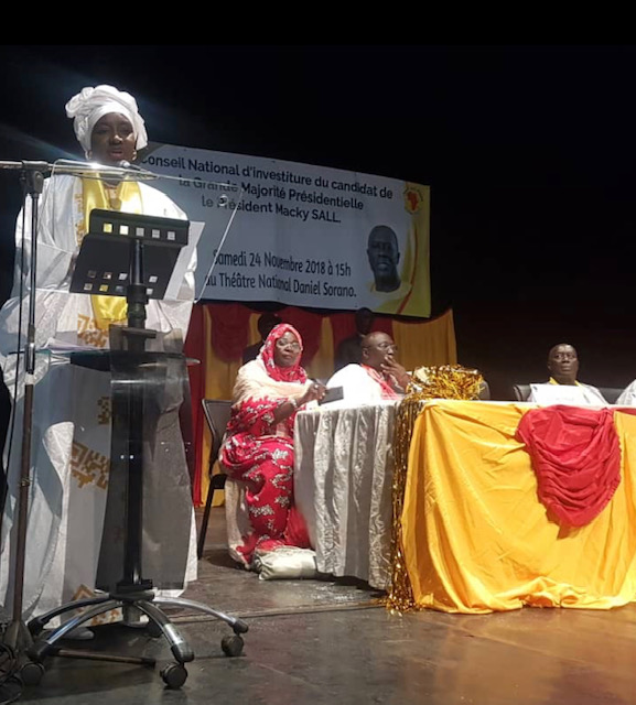 Congrès d’investiture de AJ/PADS : Mimi Touré rend un vibrant hommage à Landing Savané pour son combat de toute une vie au profit des populations. 