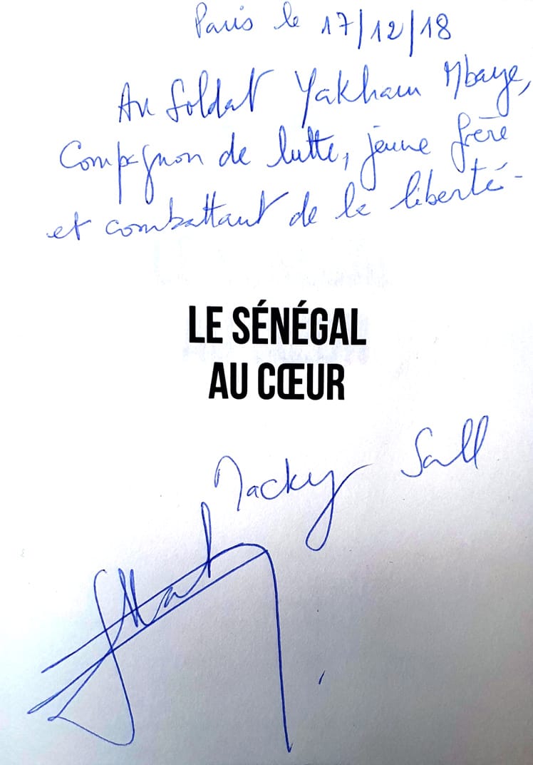 Une dédicace pas comme les autres ! Quand Macky Sall élève Yakham Mbaye au rang de «soldat, compagnon et combattant»