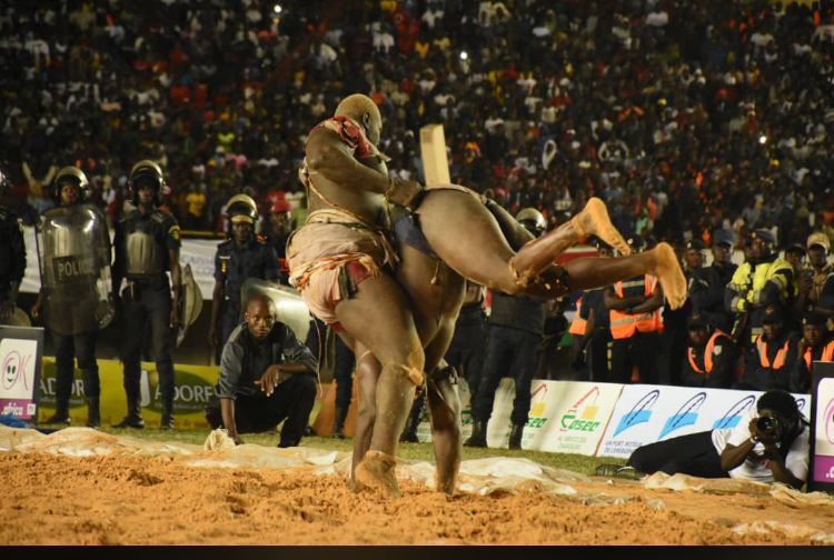 Revivez les images du combat Balla Gaye 2 contre Modou Lo au stade Léopold Sédar Senghor