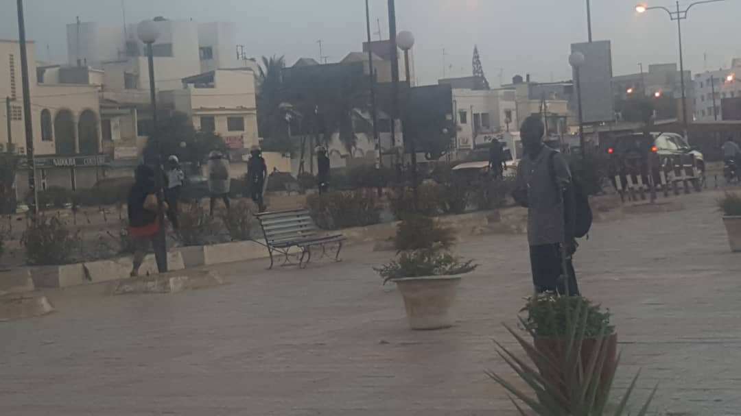 Urgent : Affrontements entre les Pro Khalifa Sall et les forces de l’ordre sur le 2 voies de Sacré-Cœur 