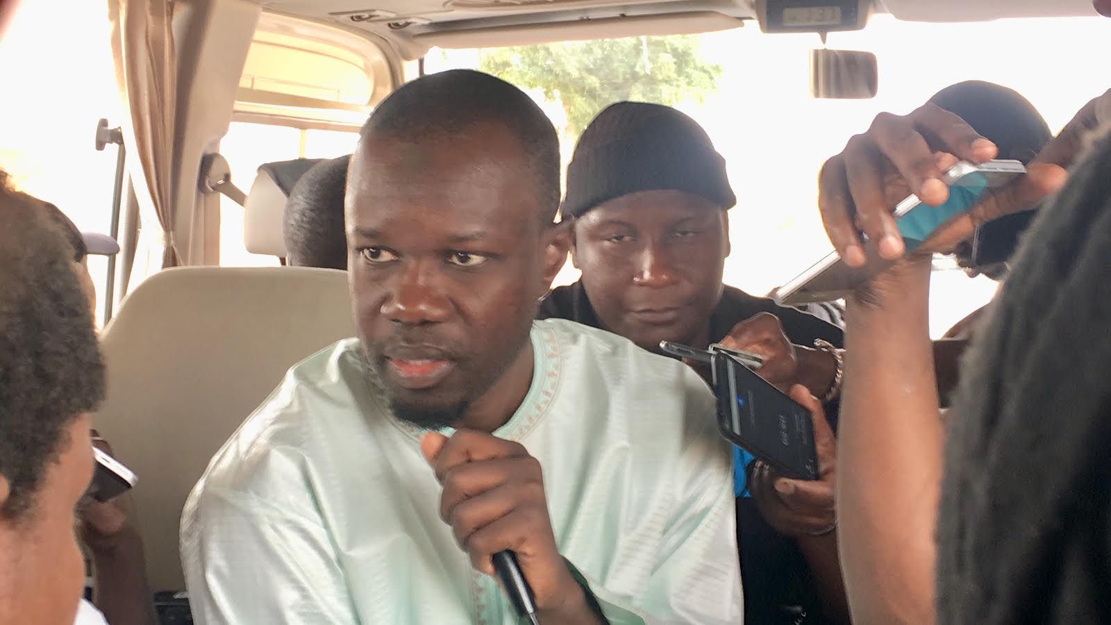 Ousmane Sonko prend une pause dans sa campagne électorale et rend visite à Abdoulaye Wade