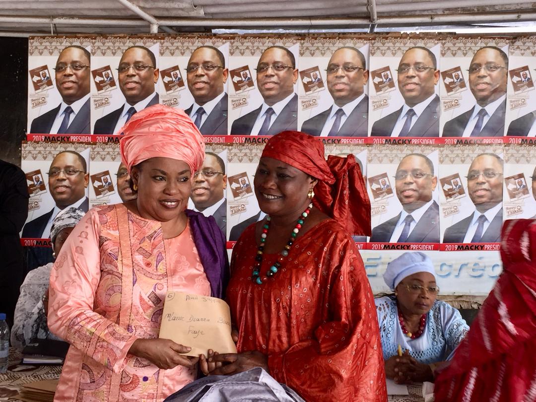 Tournée économique dans le département de Dakar : Madame Ndeye Saly DIENG, Ministre de Femme, de la Famille et du Genre renforce le financement des calebasses de l’émergence