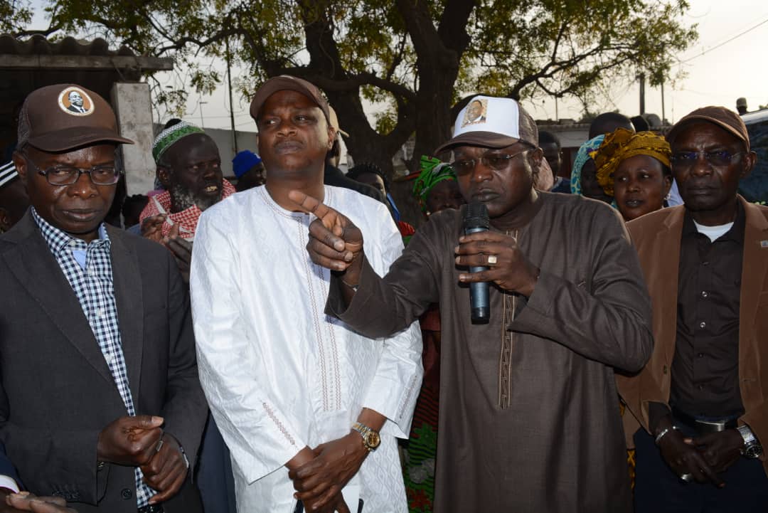 Oumar Gueye, en caravane dans la zone de Niague où la population compte réélire Macky Sall à 95%, raille l’opposition : « Notre pays ne peut pas être dirigé par des gens incapables de gérer un service »