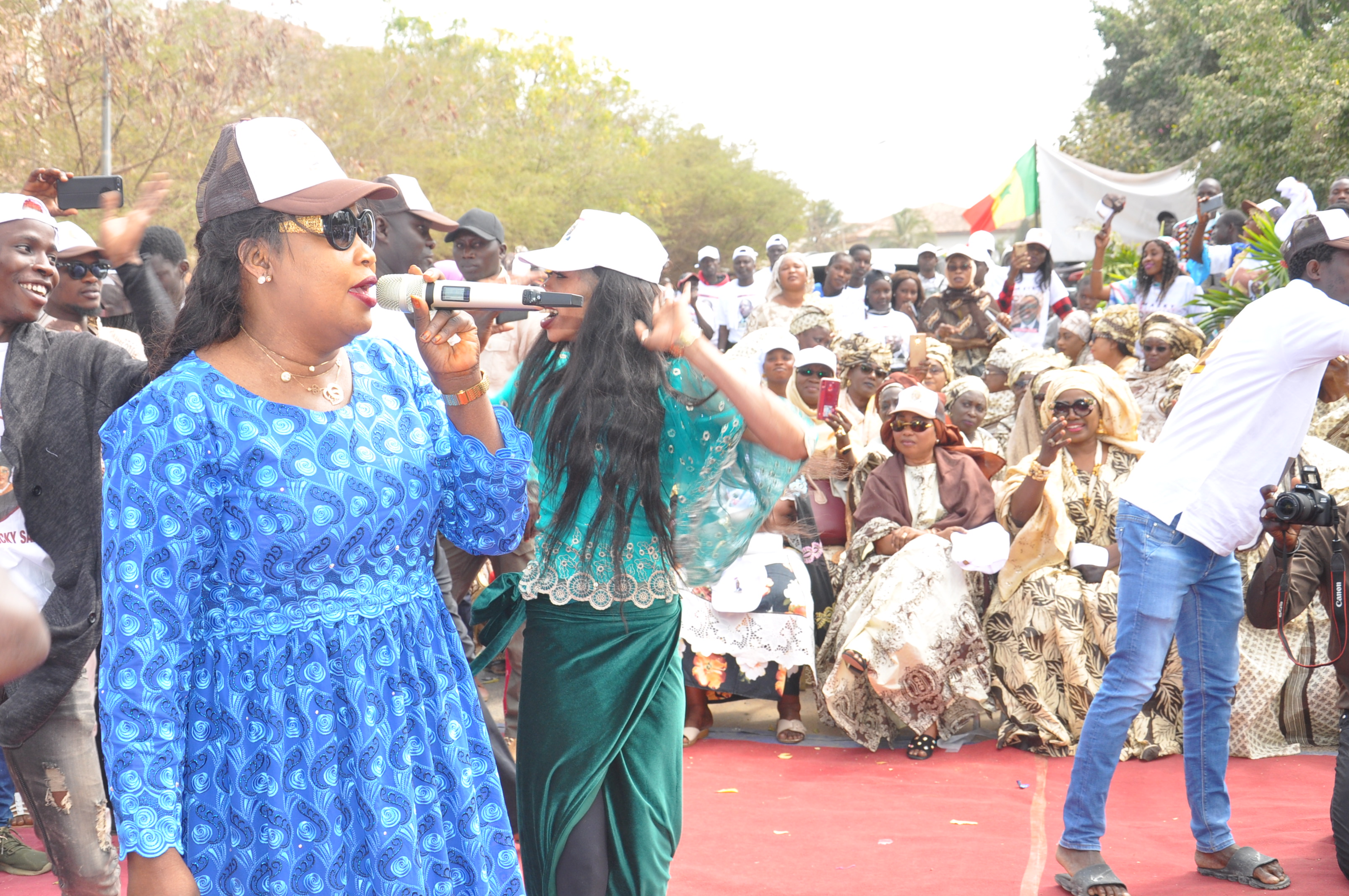 (Images ) Meeting de soutien des voisins de Pr Macky Sall à Fenêtre mermoz sous la houlette de Me Lika Ba