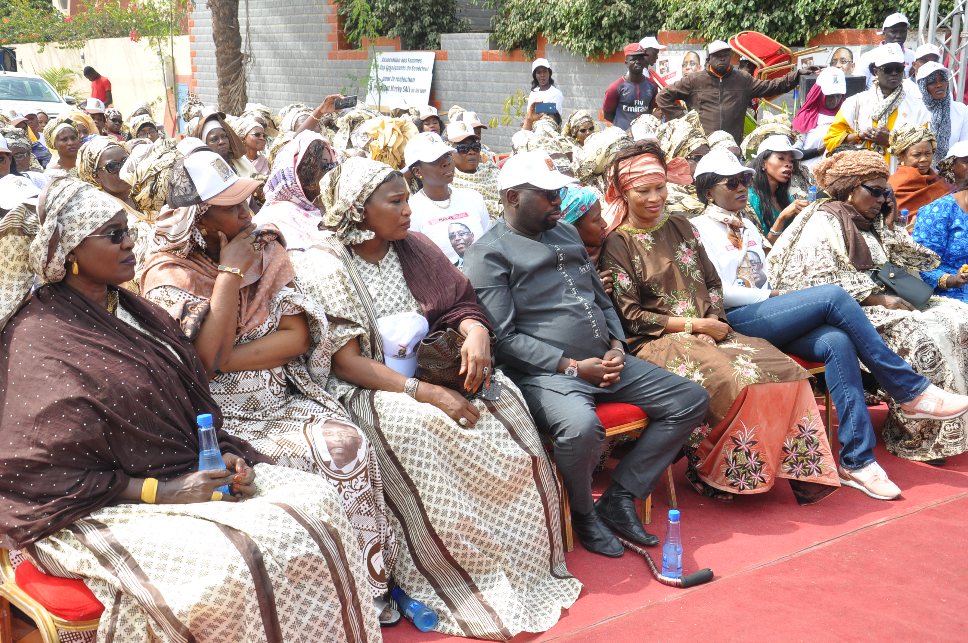 (Images ) Meeting de soutien des voisins de Pr Macky Sall à Fenêtre mermoz sous la houlette de Me Lika Ba