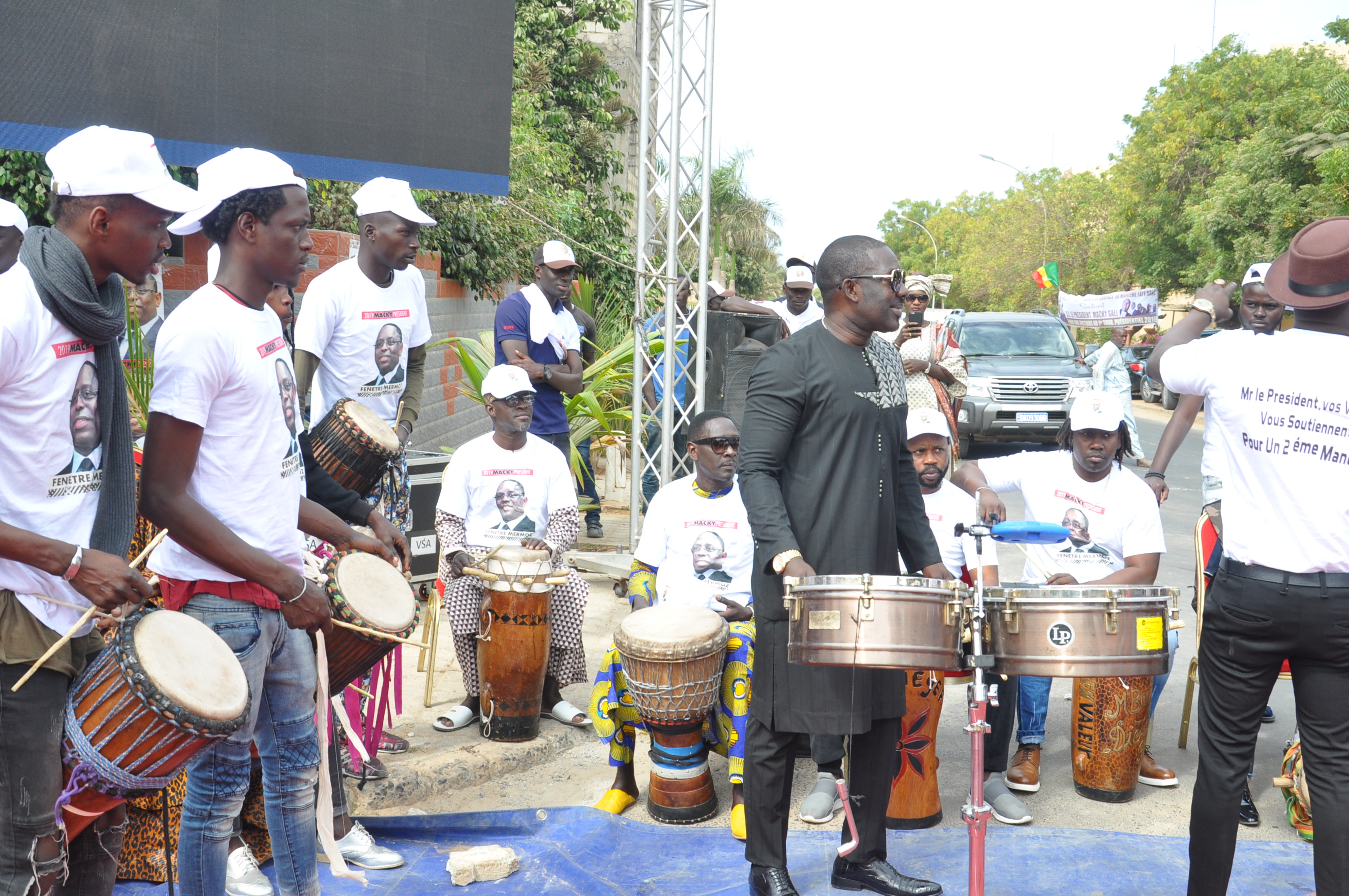 (Images ) Meeting de soutien des voisins de Pr Macky Sall à Fenêtre mermoz sous la houlette de Me Lika Ba
