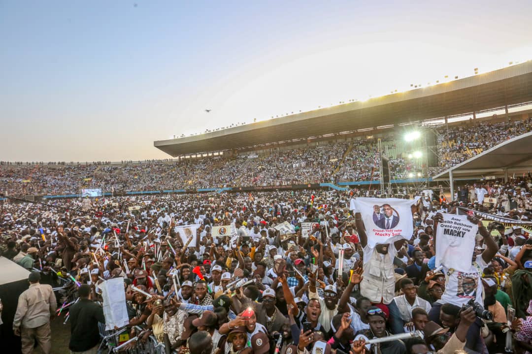 Stade Léopold Sédar Senghor : Le bain de foule de Macky Sall à son meeting de clôture