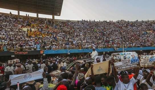 Stade Léopold Sédar Senghor : Le bain de foule de Macky Sall à son meeting de clôture