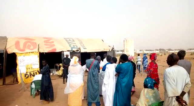 Touba vote dans des "xaymas"  et Mbacké  dans des salles de classe... Le plus célèbre conseiller municipal de Touba attendu à Darou Marnane.