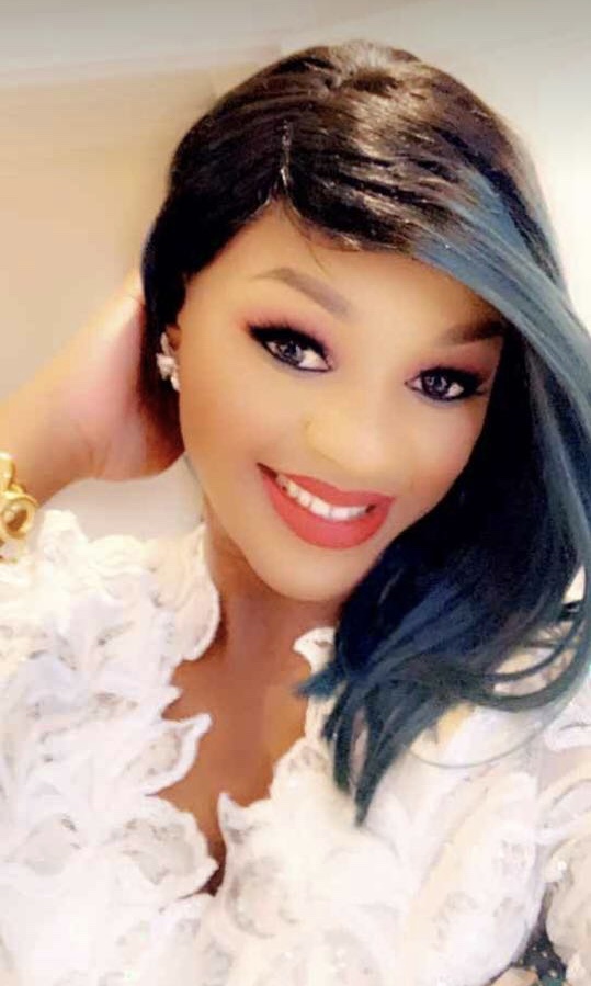 FRANCE : Clara de la série « Idoles » baptise sa fille à Paris