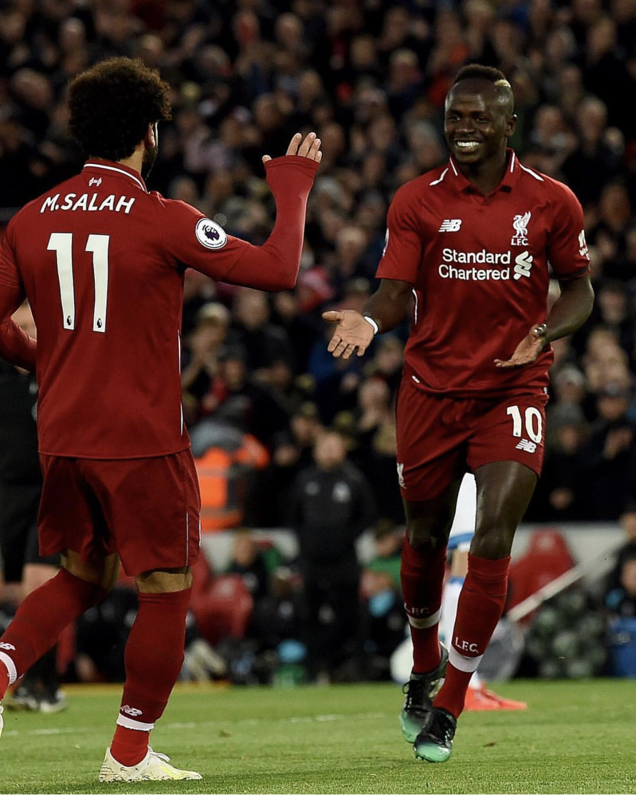 36e journée Premier League : Liverpool atomise Huddersfield 5-0 grâce à un doublé de Sadio Mané, qui inscrit son 20e but de la saison