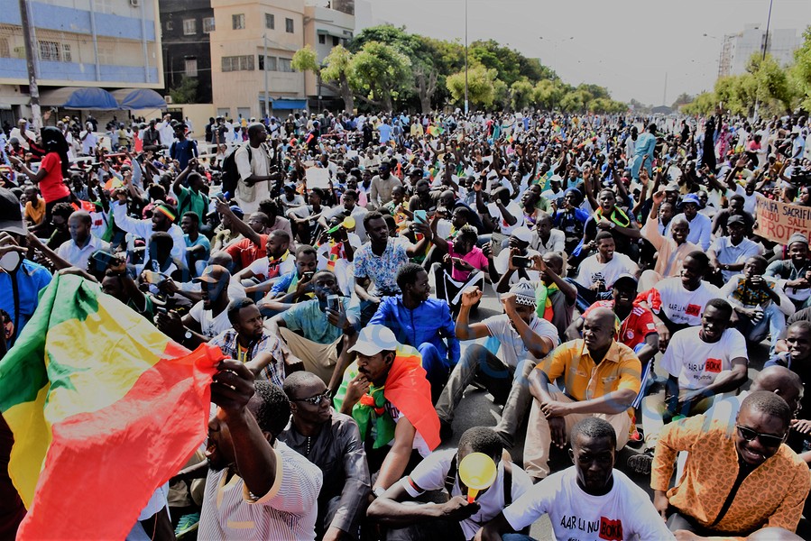  Les images de la mobilisation de Aar Li nu book á la place de l'obelisque
