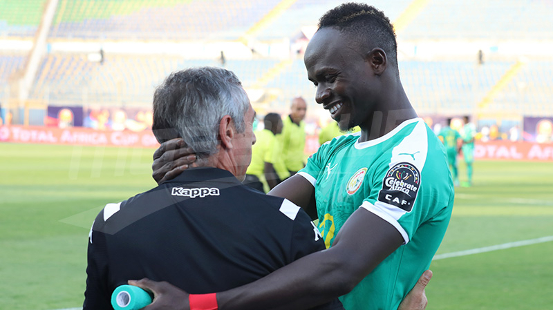 Le sélectionneur de la Tunisie, Alain Giresse, « lynché » sur les réseaux sociaux pour avoir félicité les « Lions »