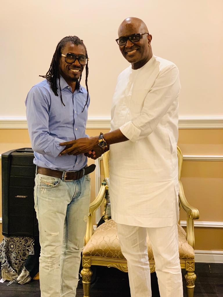 Babacar Ngom Sedima reçoit El Hadj Diouf et Aliou Cissé en dîner chez lui.