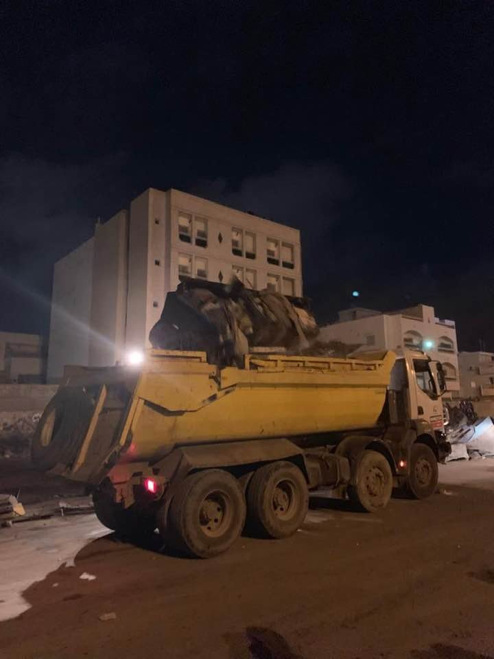 Opération de désencombrement : Abdou Karim Fofana nettoie le parking du stade Senghor.