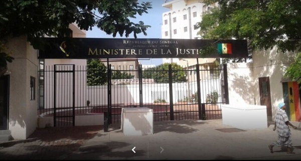 Scandale à la direction des affaires civiles et du sceau du ministère de la Justice : Un agent vendait la nationalité sénégalaise à un million de Fcfa, la Sr cerne la mafia.