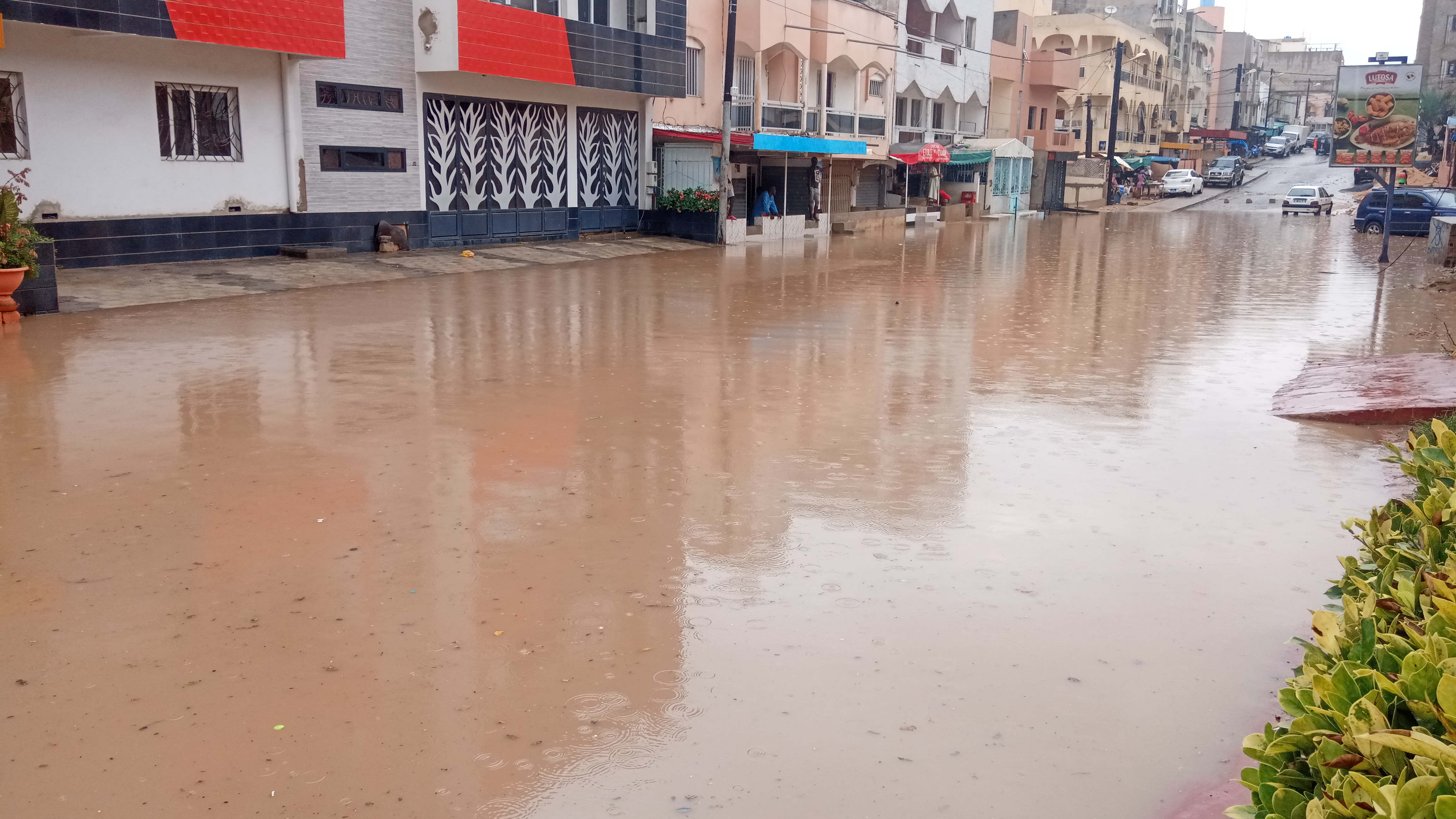 Précipitations à Dakar : La capitale « nage » sous les eaux !