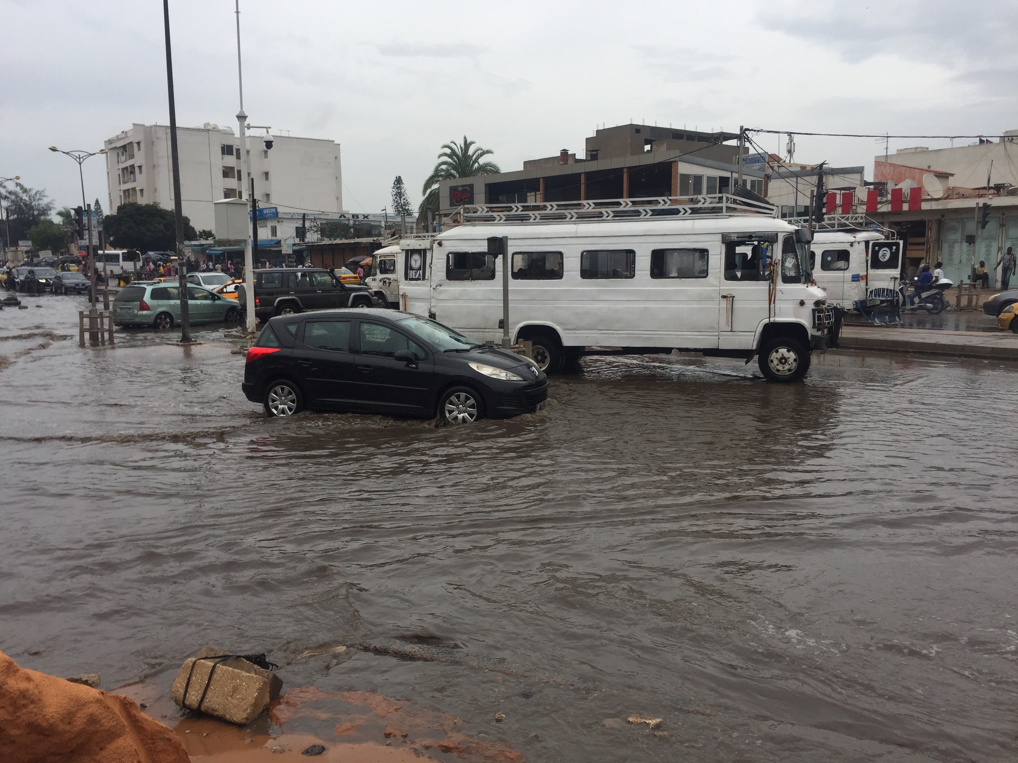 Précipitations à Dakar : La capitale « nage » sous les eaux !