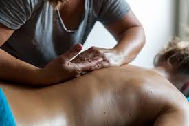 Immersion dans les salons de massage à Dakar : Une activité en pleine métamorphose, les "masseuses plus" aux commandes.