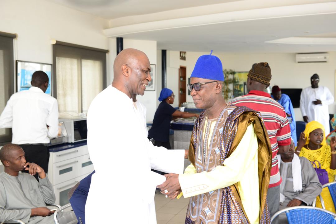 Les images du baptême du journaliste Moustapha Al Amine Fall à la clinique Madeleine.