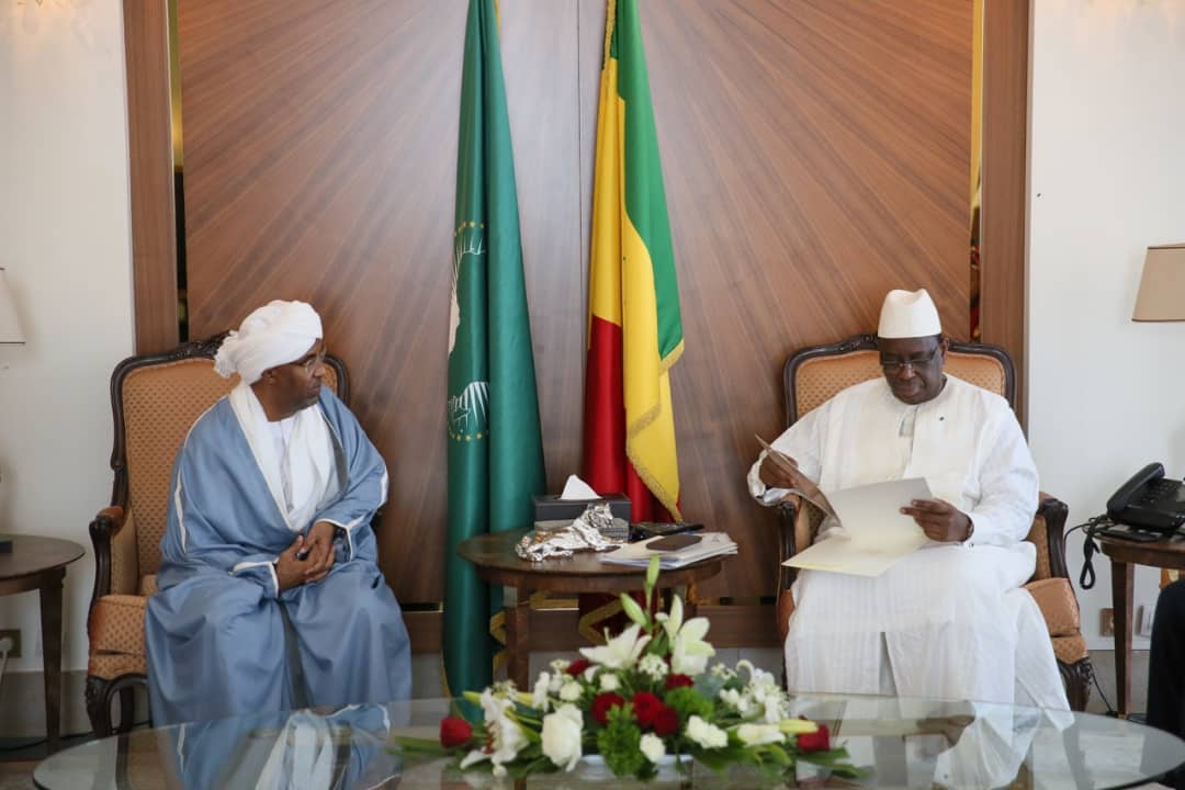 L'Ambassadeur du Soudan au Sénégal a présenté ses lettres de créances au Chef de l'État .