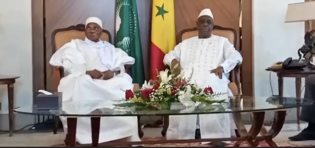 Palais de la République : Me Wade accueilli par le président Macky Sall avec les honneurs.