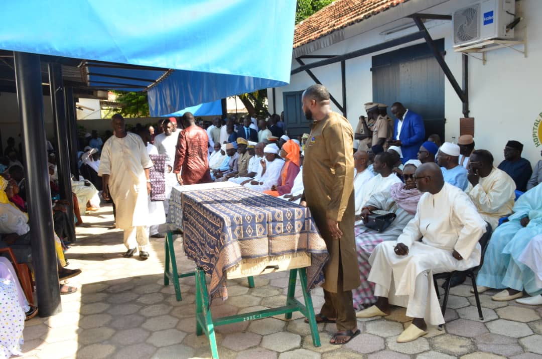 Présentation de condoléances : Macky Sall et Ousmane Sonko chez Alioune Badara Cissé, suite au décès de son fils.