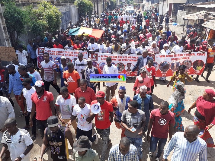 Guinée Conakry : la marche funèbre essuie des tirs à balles réelles, un mort et plusieurs blessés...