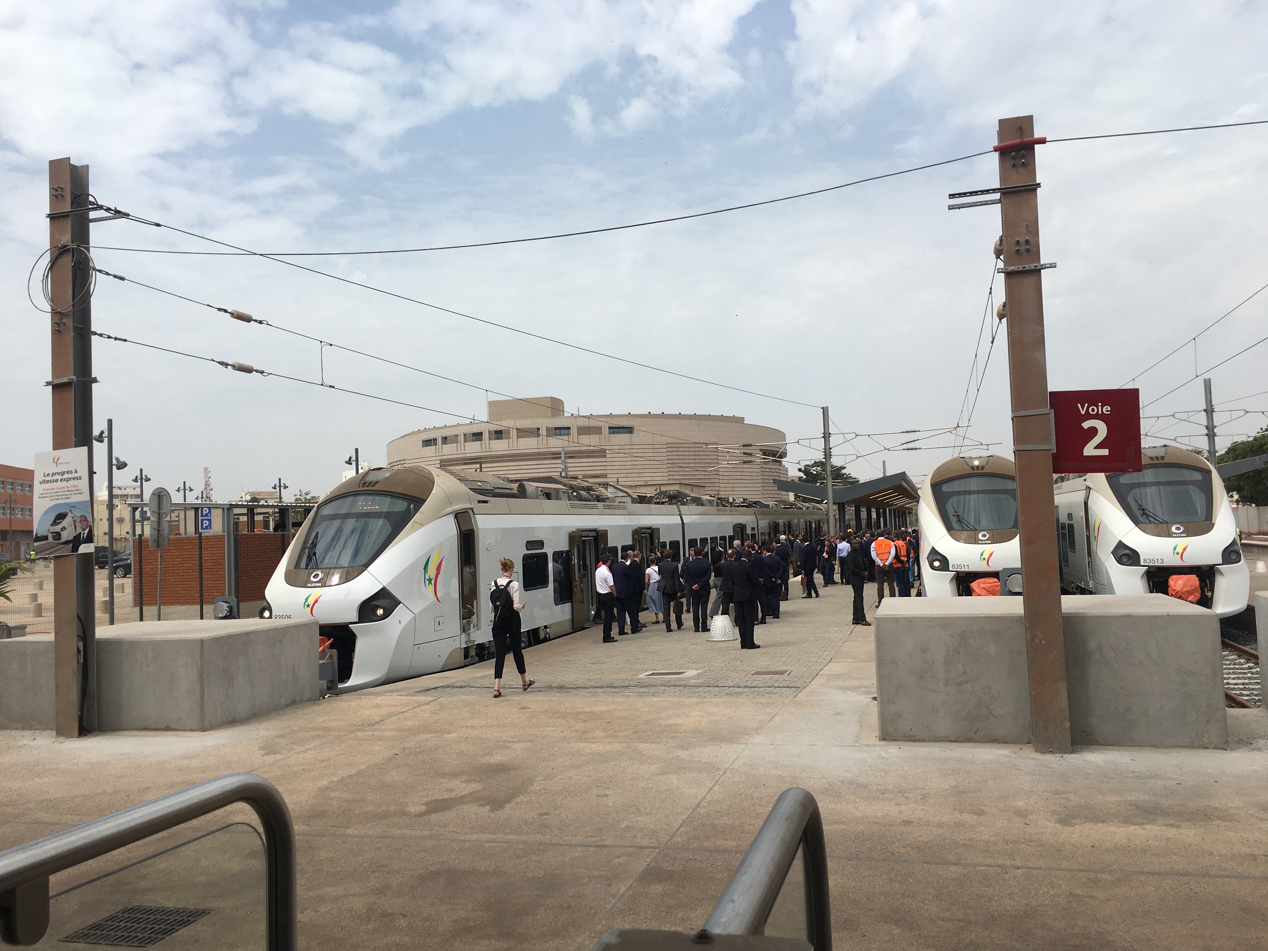 Transports : Le Premier ministre français, Édouard Philippe visite la gare du TER