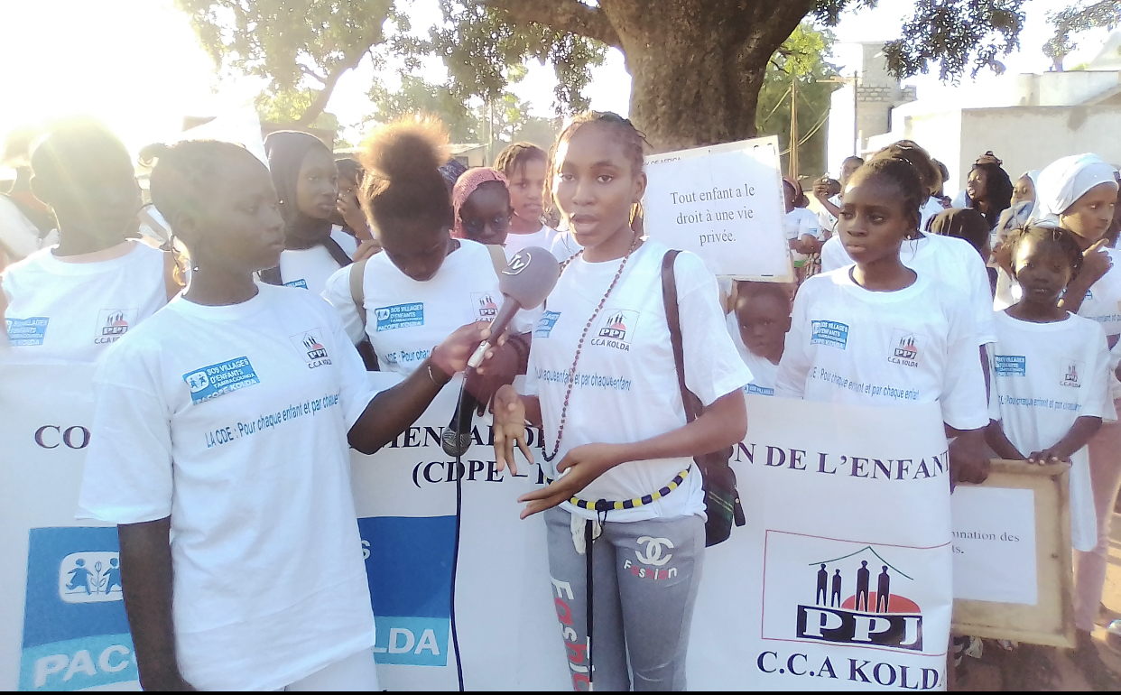 Commémoration des 30 ans de la CDE à Kolda : Marche de sensibilisation des enfants pour le respect de leurs droits.