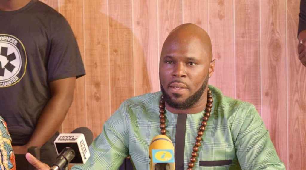 Kémi Séba dans l'attente d'un face-à-face avec un procureur : sa garde à vue prolongée