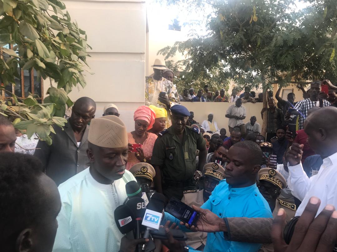 Les victimes de Tivaouane Peulh mettent fin à leur grève de la faim après la visite du ministre de l’intérieur Aly Ngouille Ndiaye.