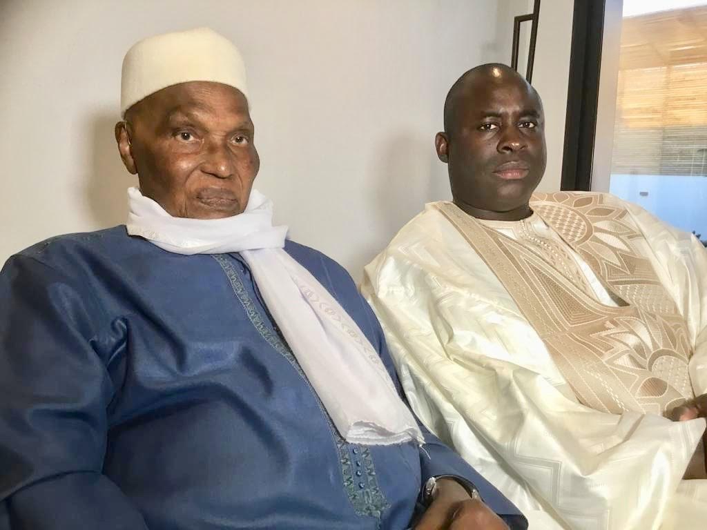 Visite : Serigne Djily Fatah Mbacké reçu par Me Abdoulaye Wade à son domicile.