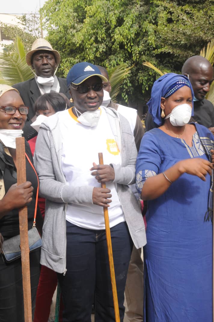 Mimi Touré en opération « Cleaning » : « Il faut que les actions citoyennes d’aujourd’hui perdurent dans le temps ».
