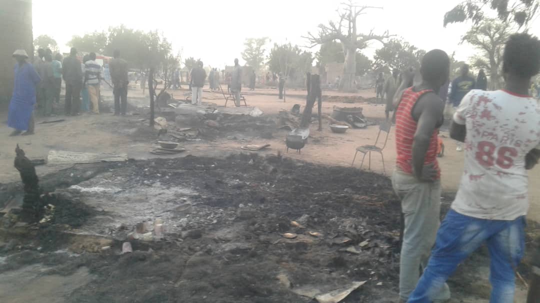 INCENDIE DE GRANDE ENVERGURE / Une dizaine de concessions brûle à Ndialakhar... Le feu attisé par le vent.